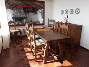 a dining room with a wooden table and chairs at Casa Luisa Ferienhaus in Astano in Astano