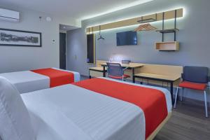 Postel nebo postele na pokoji v ubytování City Express by Marriott Tijuana Otay