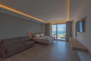 Photo de la galerie de l'établissement Sunrise SeaSide Suites, à Skala Potamias