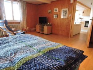 Un pat sau paturi într-o cameră la Chalet Bellevue Berg- und Seesicht