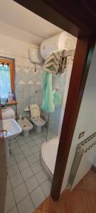 a bathroom with two toilets and a sink at Casa Corone in Alfedena +97 photos