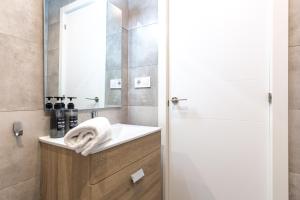 Koupelna v ubytování Picasso Suites Cornellá + 37 fotografií