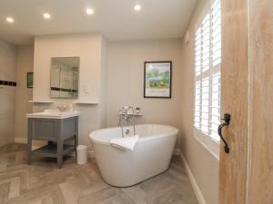 Ένα μπάνιο στο Riverdale House +29 φωτογραφίες