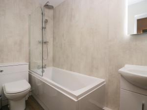 Koupelna v ubytování Winder Green + 30 fotografií