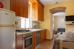 Kuchyň nebo kuchyňský kout v ubytování Casa La Corte in centro, self check in