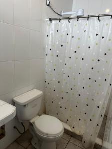 Koupelna v ubytování YOLO House Peru