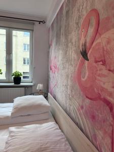 a bedroom with two beds and a painting on the wall at Maya's Flats & Resorts 47 - Heweliusza Gdansk in Gdańsk