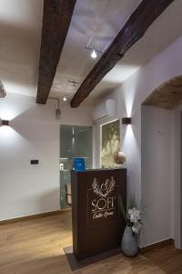 a room with a booth with a sign on it at Sofi' Center Rooms in Sciacca