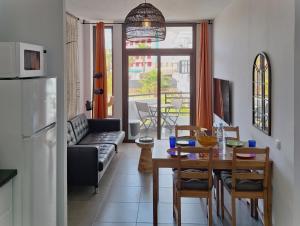 Kuchyň nebo kuchyňský kout v ubytování Stylish 2-Bedroom Apartment Yumbo