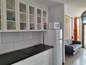 Kuchyň nebo kuchyňský kout v ubytování Stylish 2-Bedroom Apartment Yumbo