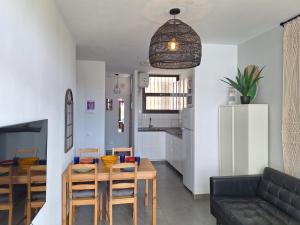 Kuchyň nebo kuchyňský kout v ubytování Stylish 2-Bedroom Apartment Yumbo