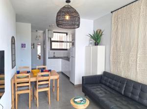 Kuchyň nebo kuchyňský kout v ubytování Stylish 2-Bedroom Apartment Yumbo