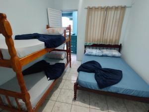 a bedroom with two bunk beds in a room at Pousada Golfinhos in Imbé
