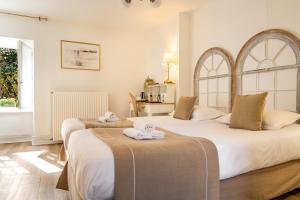 Demeures & Châteaux - Hôtel de la porte Saint-Malo - DINAN客房内的一张或多张床位