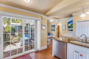 Kuchyň nebo kuchyňský kout v ubytování Blue Lagoon 1