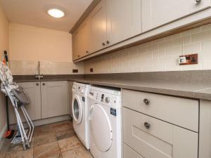 a laundry room with a washer and dryer at Balloo in Lancaster