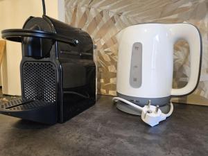 a coffee maker and a toaster on a counter at Genova in Genoa