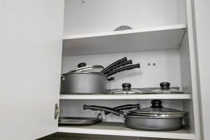 A kitchen or kitchenette at 1BR Modern Apartment in Chicago - Del Prado 811