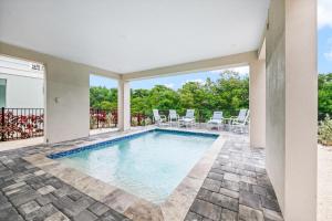 CortezCoastal Escape at Hunter's Point的房子里的游泳池的图片