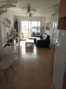 Kuchyň nebo kuchyňský kout v ubytování Apartamento con piscina y terraza con vista al mar