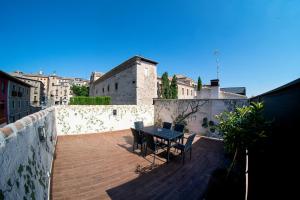 a patio with a table and chairs on a balcony at Cervantes5Collection Delux Alcazar in Toledo