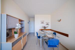 Kuchyň nebo kuchyňský kout v ubytování WeHostYou - Bel Appartement Roses, Margarida 43