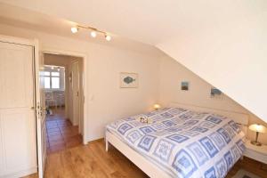 a bedroom with a bed and a staircase at Haus-Weite-Sicht in Wittdün