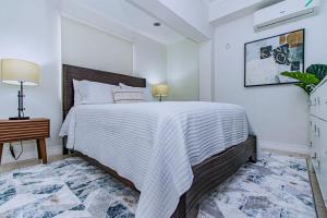 Gallery image of Luxury DreamCondo Bromptons in Kingston