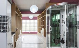 a bathroom with a walk in shower and a glass shower stall at Villa Rural Las Lomas in Jaén