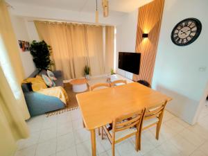 Posezení v ubytování Fibonacci Beachfront Apartment