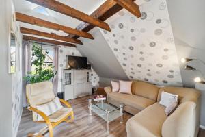 a living room with a couch and a table at Ferienwohnung in Ottersberg mit Eigener Terrasse in Ottersberg