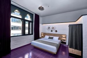 a bedroom with a bed and a large window at City Centro by Marriott Ciudad de Mexico in Mexico City