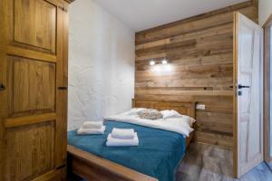 Posteľ alebo postele v izbe v ubytovaní ARAMIKA apartamenty