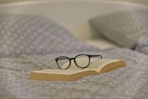 Letto o letti in una camera di Wohnung-Hafenblick