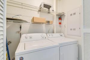 格尔夫海岸Next to Gulf Shores Public Beach Condo with Pool!的相册照片