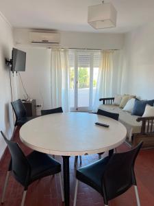 a living room with a table and chairs and a couch at Departamento céntrico in Monte Hermoso