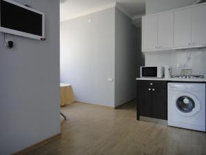 Kuhinja oz. manjša kuhinja v nastanitvi DestinationBTM Apartment in Batumi