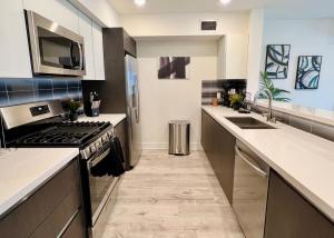 a large kitchen with a stove and a sink at Century City Chic 4 sleep free parking 402 in Los Angeles