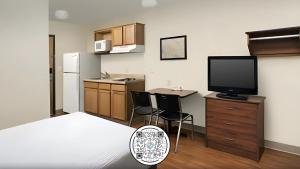 Kuchyň nebo kuchyňský kout v ubytování WoodSpring Suites Amarillo East I-40