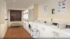 Posezení v ubytování WoodSpring Suites Amarillo East I-40
