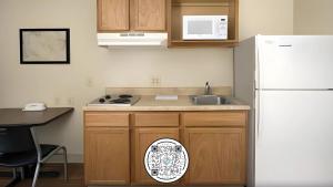 Kuchyň nebo kuchyňský kout v ubytování WoodSpring Suites Amarillo East I-40