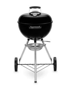 a black bbq grill sitting on a stool at Gite en Alsace in Mutzig