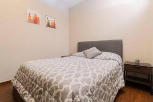 a bedroom with a bed and a nightstand with a bed sidx sidx sidx sidx at 406 Location 2Bdrm 2baths AC Rooftop in Mexico City