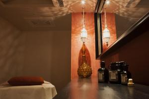 Postel nebo postele na pokoji v ubytování The Bank Hotel Istanbul, a Member of Design Hotels
