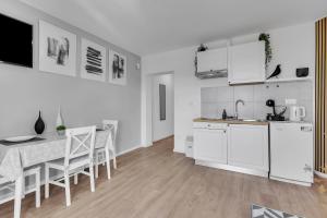 Kuchyňa alebo kuchynka v ubytovaní Mediterranean Living 2