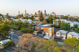 Nespecifikovaný výhled na destinaci Brisbane nebo výhled na město při pohledu z motelu