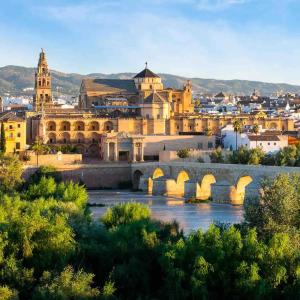 a view of a city with a bridge over a river at Nice central flat with wonderful views in Córdoba