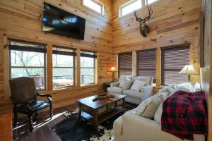 a living room with a couch and a tv in a cabin at Lake Bridgeport - Spacious Cabin Hot Tub FirePit in Runaway Bay
