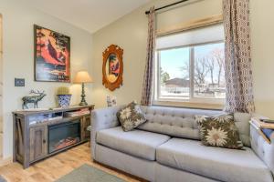 A seating area at Cozy Dillon Retreat Fireplace, Mountain Views!