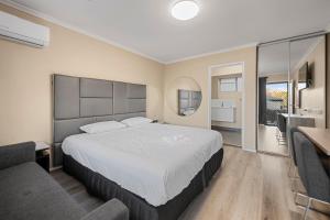 Postel nebo postele na pokoji v ubytování S1 Motel